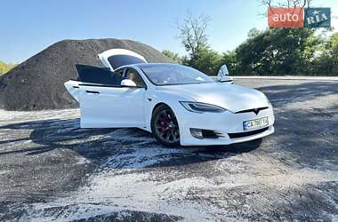 Лифтбек Tesla Model S 2016 в Черкассах
