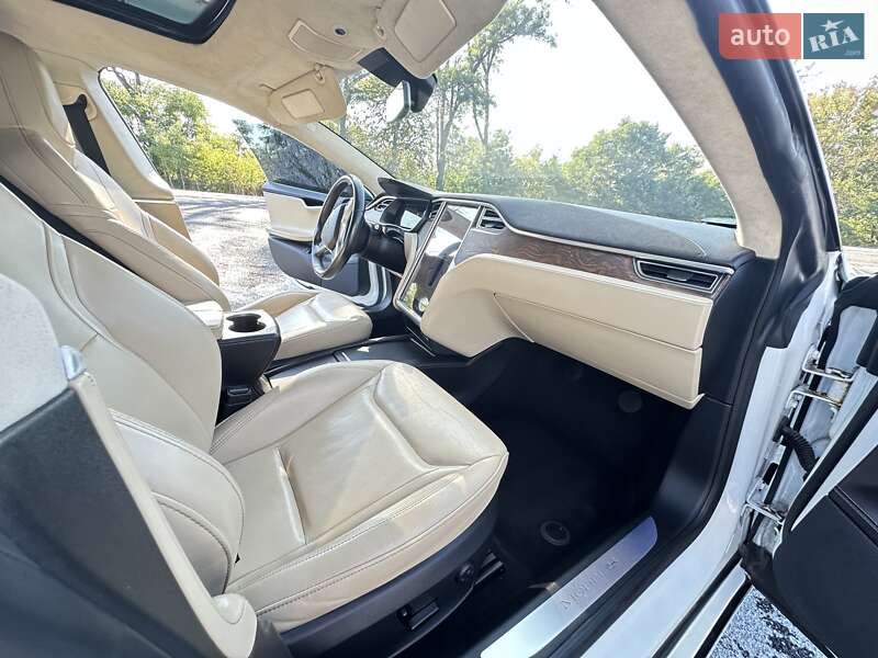 Лифтбек Tesla Model S 2016 в Черкассах фото 39 Лифтбек Tesla Model S 2016 в Черкассах