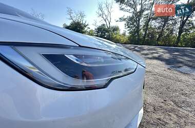 Лифтбек Tesla Model S 2016 в Черкассах