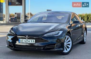 Лифтбек Tesla Model S 2016 в Львове