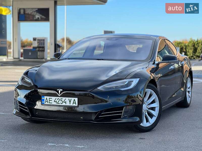 Лифтбек Tesla Model S 2016 в 