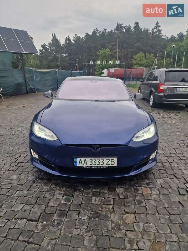 Ліфтбек Tesla Model S 2015 в 