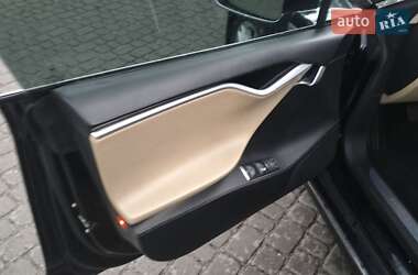 Лифтбек Tesla Model S 2016 в 