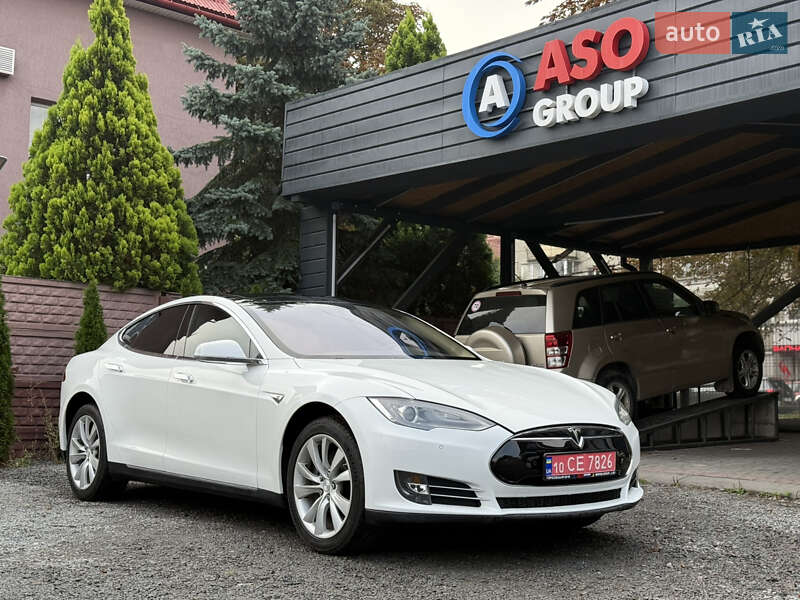 Лифтбек Tesla Model S 2013 в 