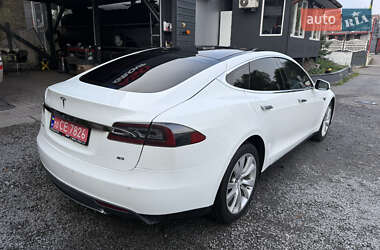 Лифтбек Tesla Model S 2013 в 