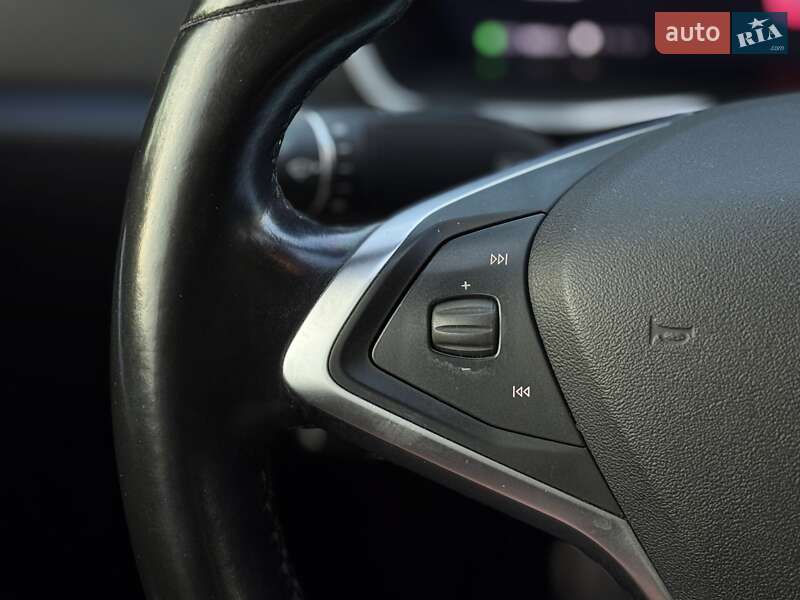 Лифтбек Tesla Model S 2017 в Днепре фото 25 Лифтбек Tesla Model S 2017 в Днепре