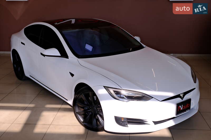 Ліфтбек Tesla Model S 2016 в Одесі