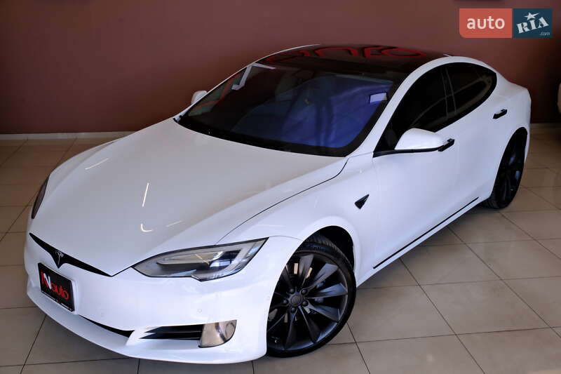 Ліфтбек Tesla Model S 2016 в Одесі