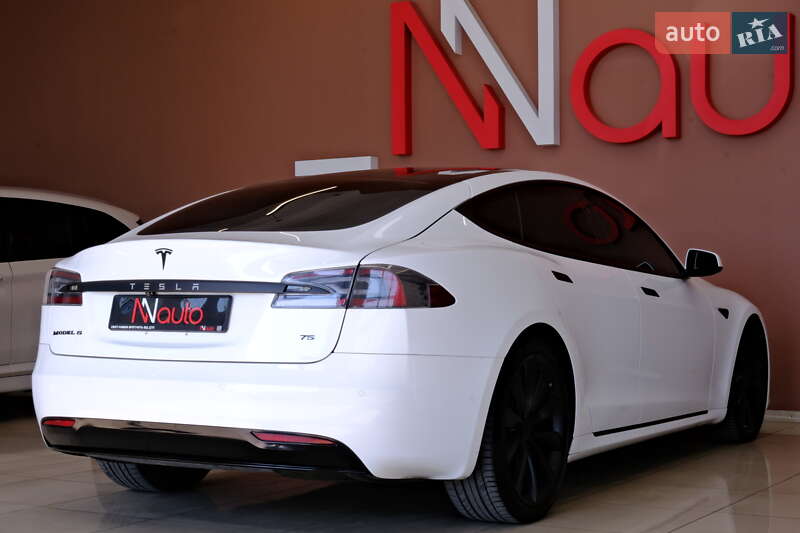 Ліфтбек Tesla Model S 2016 в Одесі