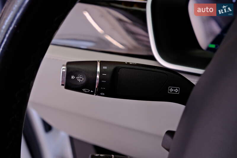 Ліфтбек Tesla Model S 2016 в Одесі