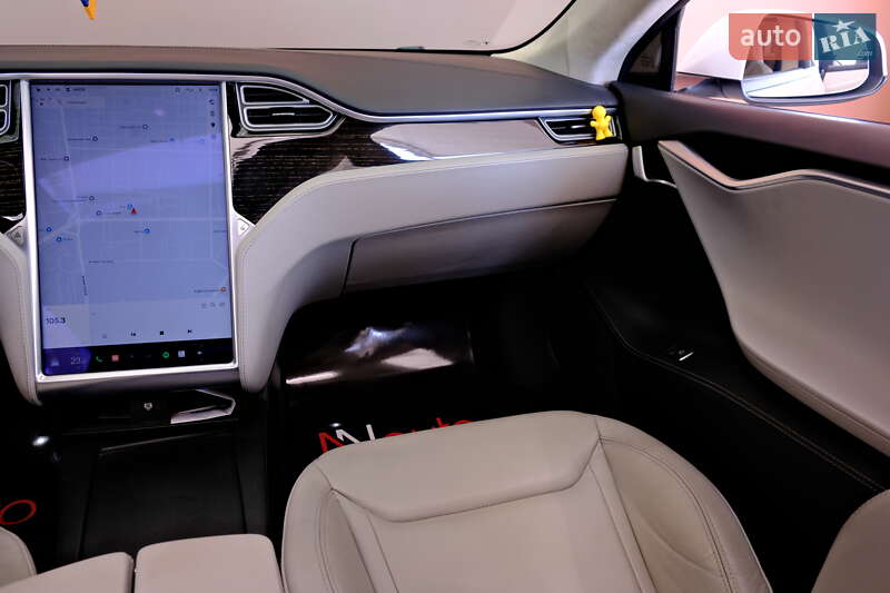 Ліфтбек Tesla Model S 2016 в Одесі