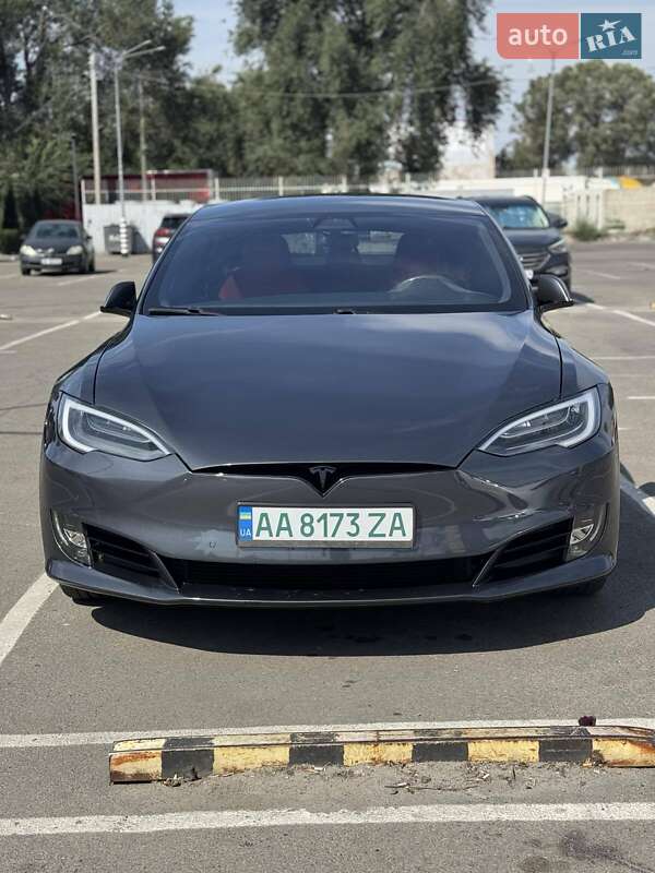 Лифтбек Tesla Model S 2017 в Днепре