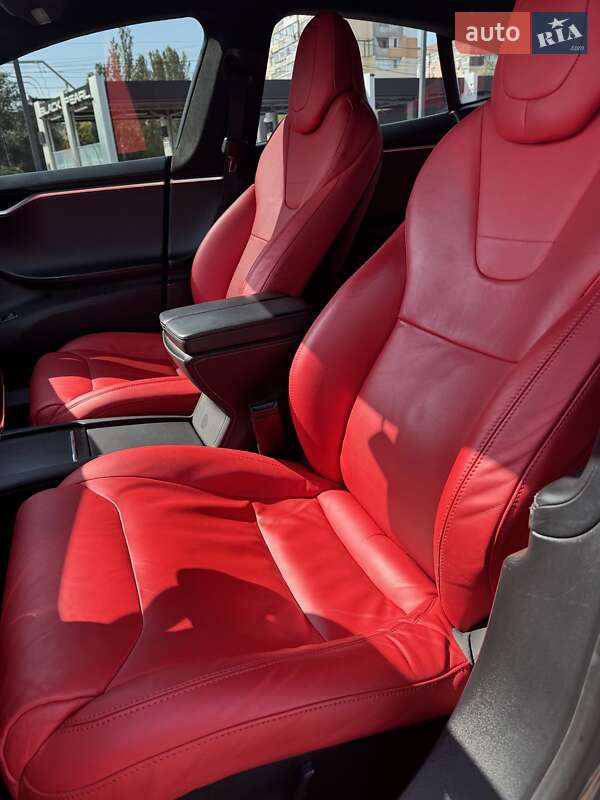 Лифтбек Tesla Model S 2017 в Днепре
