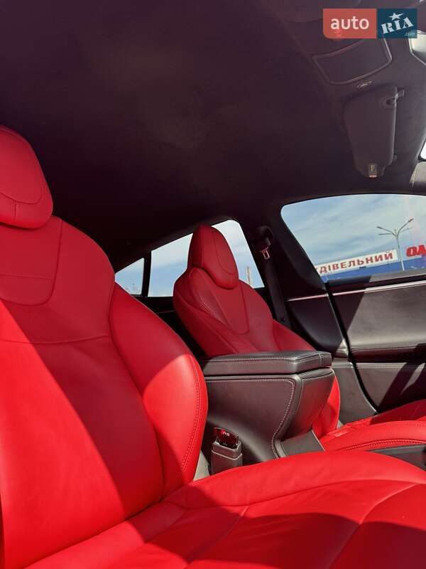 Лифтбек Tesla Model S 2017 в Днепре