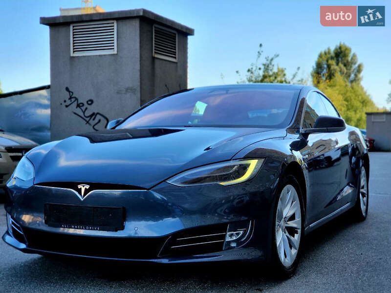 Tesla Model S 2019