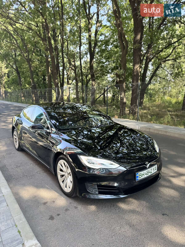Лифтбек Tesla Model S 2017 в Чернигове