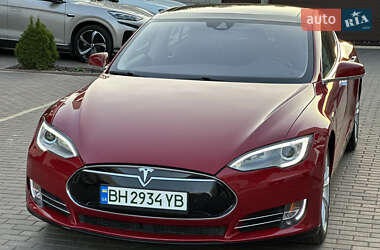 Лифтбек Tesla Model S 2015 в 