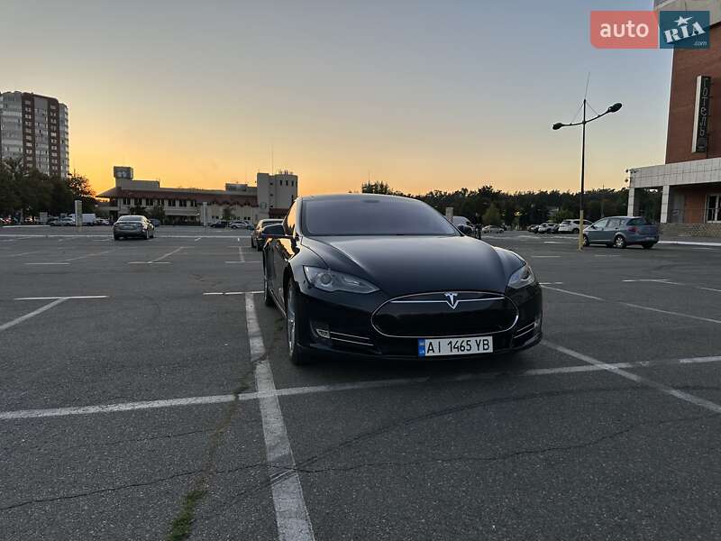 Ліфтбек Tesla Model S 2013 в Києві