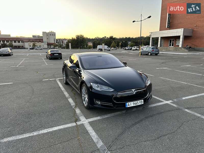 Ліфтбек Tesla Model S 2013 в Києві