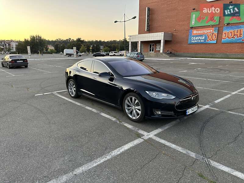 Ліфтбек Tesla Model S 2013 в Києві