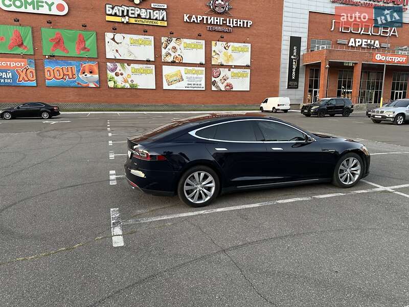 Ліфтбек Tesla Model S 2013 в Києві