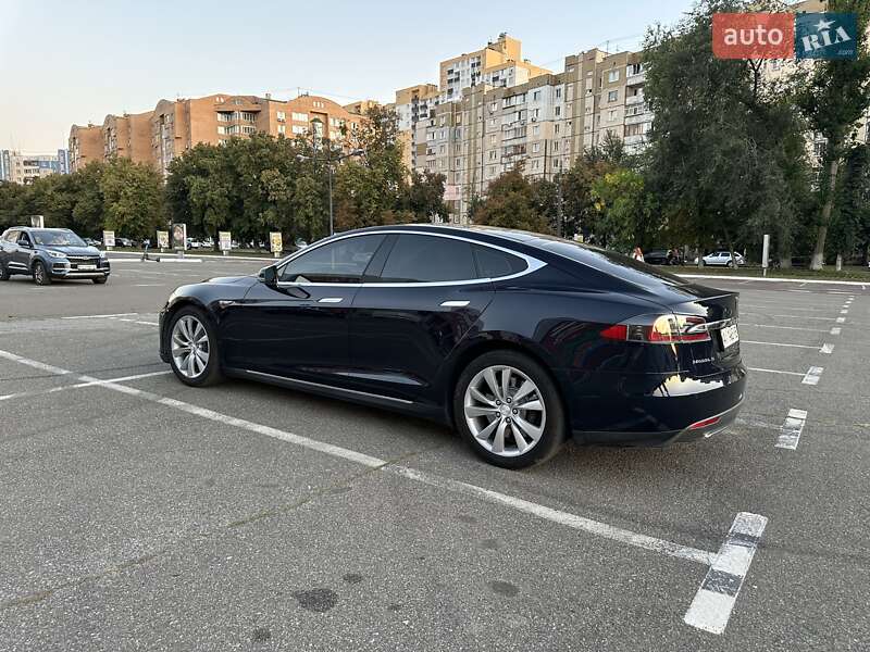 Ліфтбек Tesla Model S 2013 в Києві