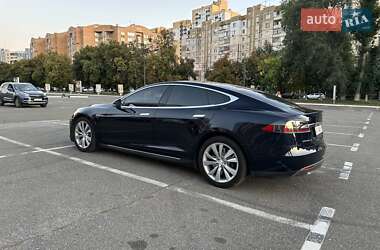 Лифтбек Tesla Model S 2013 в 