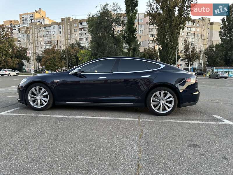 Ліфтбек Tesla Model S 2013 в Києві