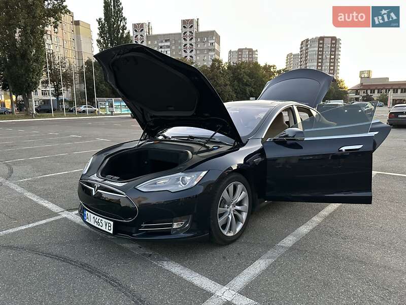 Ліфтбек Tesla Model S 2013 в Києві