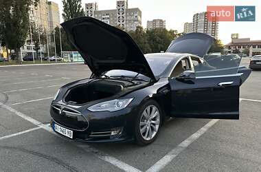 Лифтбек Tesla Model S 2013 в 