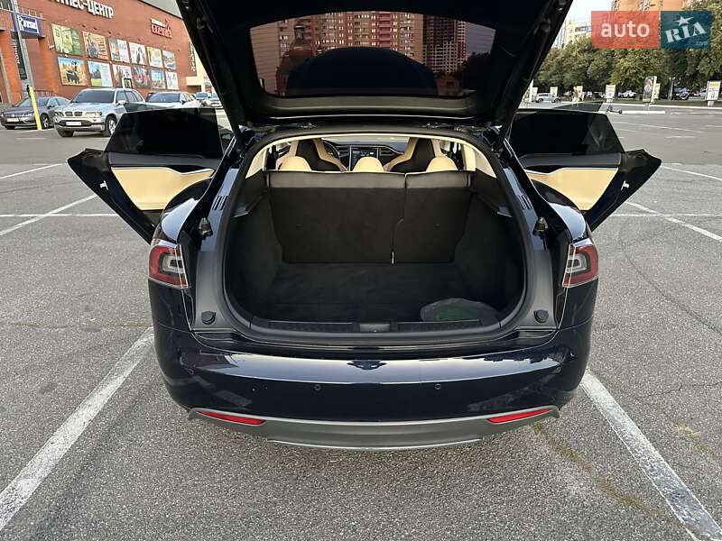 Ліфтбек Tesla Model S 2013 в Києві