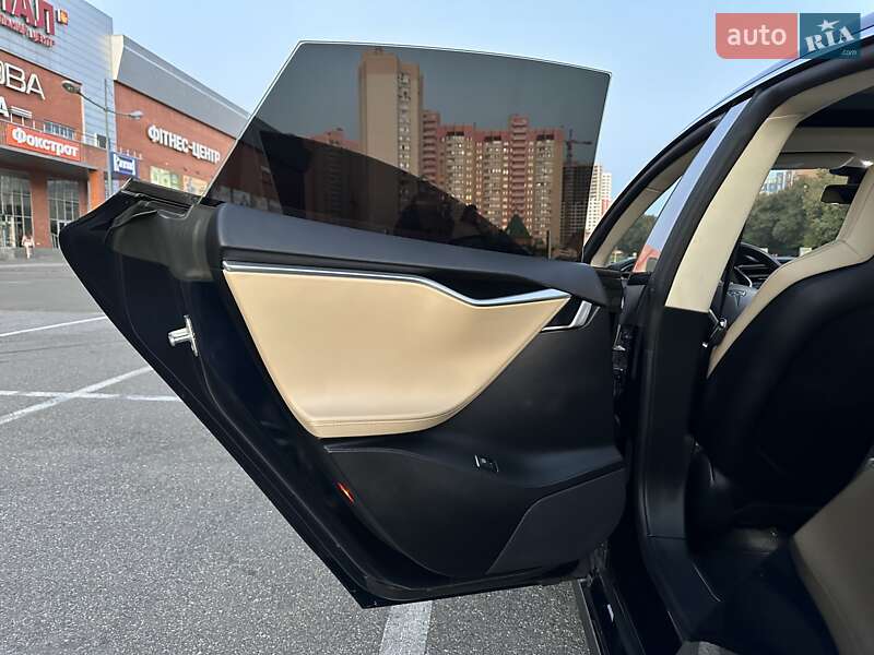 Ліфтбек Tesla Model S 2013 в Києві