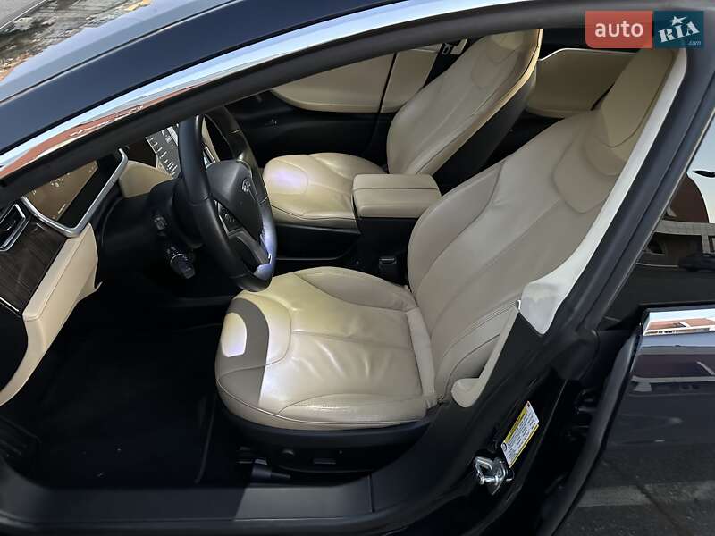 Ліфтбек Tesla Model S 2013 в Києві