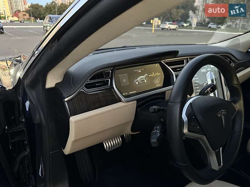 Ліфтбек Tesla Model S 2013 в Києві