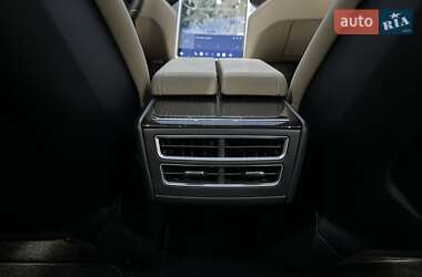 Лифтбек Tesla Model S 2013 в 