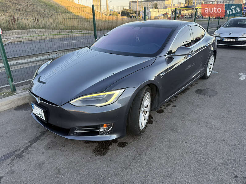 Tesla Model S 2018