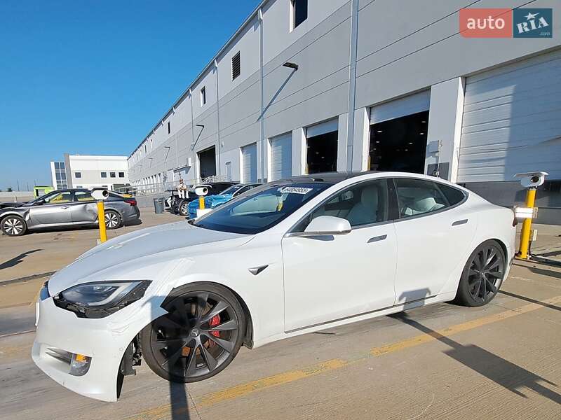 Tesla Model S 2020