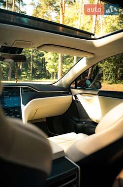 Лифтбек Tesla Model S 2017 в 