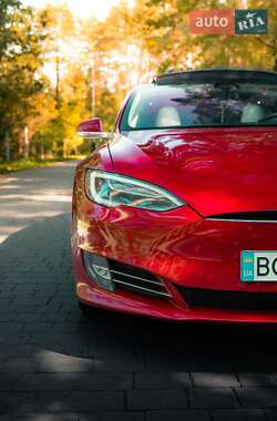 Ліфтбек Tesla Model S 2017 в Львові