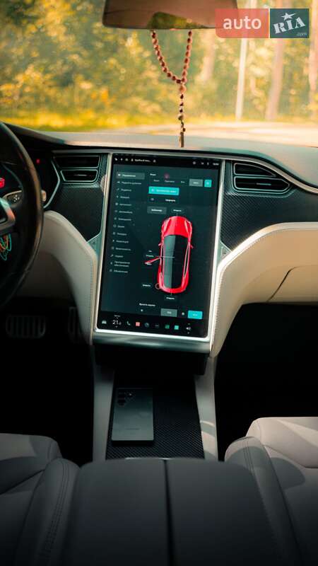 Ліфтбек Tesla Model S 2017 в Львові