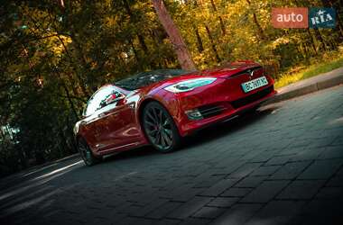 Ліфтбек Tesla Model S 2017 в Львові