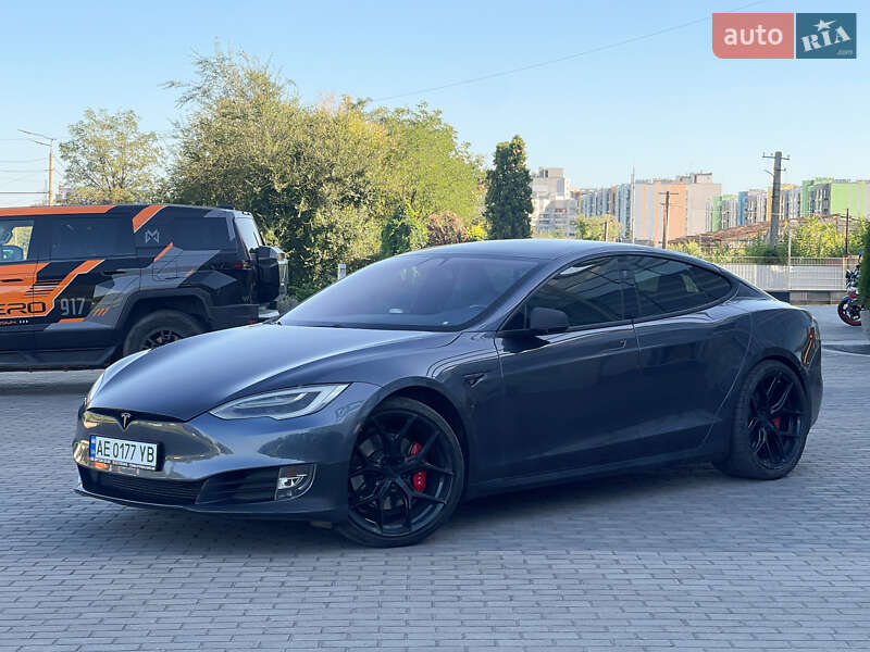 Tesla Model S 2019