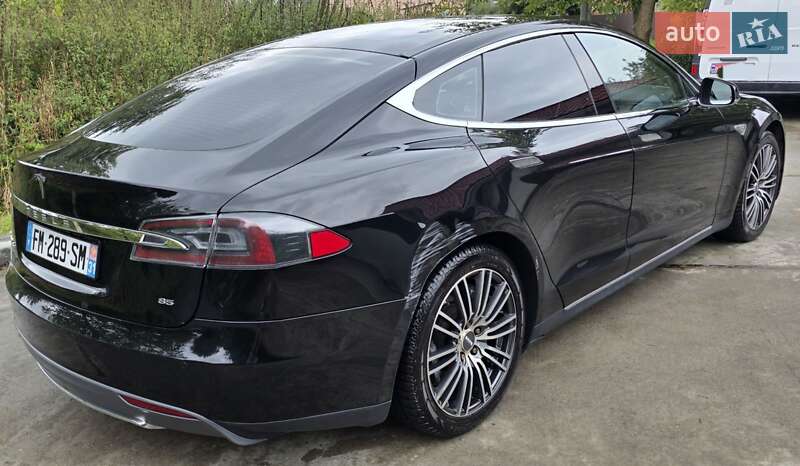Ліфтбек Tesla Model S 2013 в Калуші