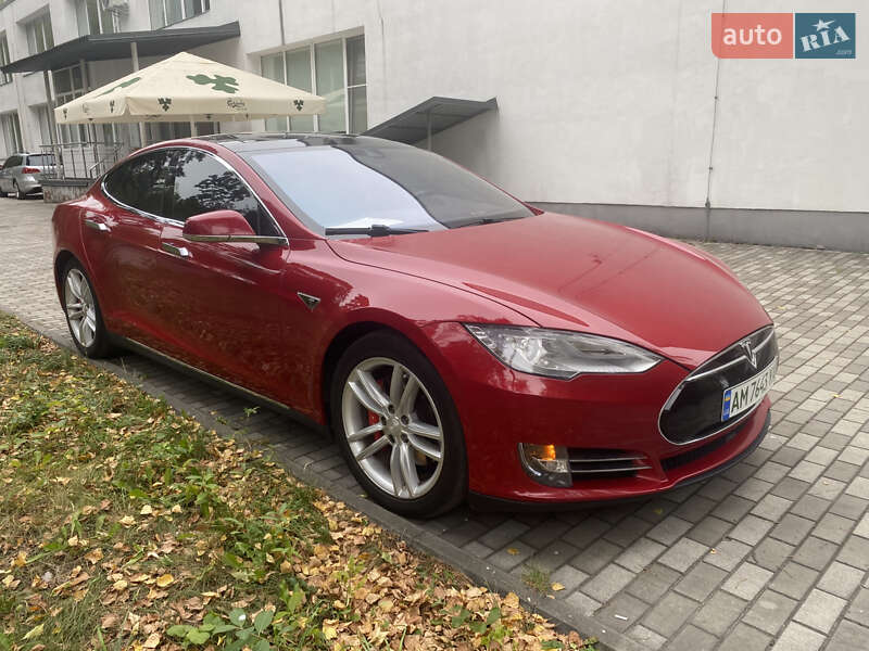 Лифтбек Tesla Model S 2016 в Житомире