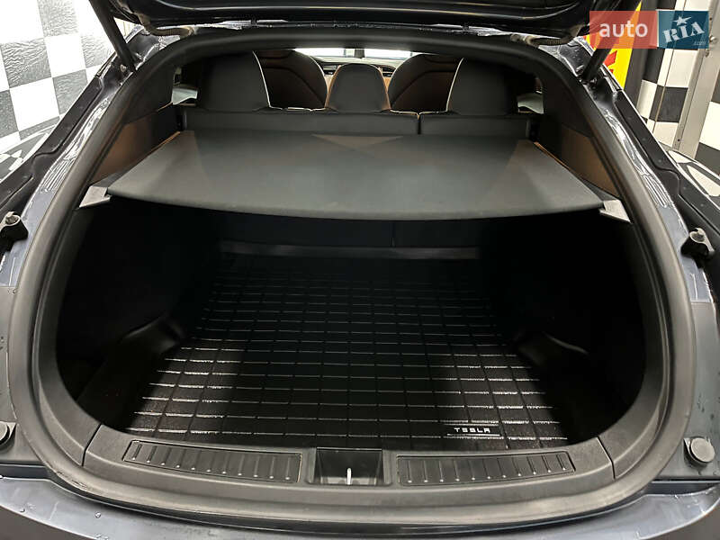 Лифтбек Tesla Model S 2020 в Луцке