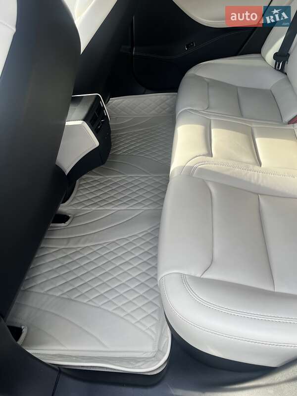 Лифтбек Tesla Model S 2018 в Киеве
