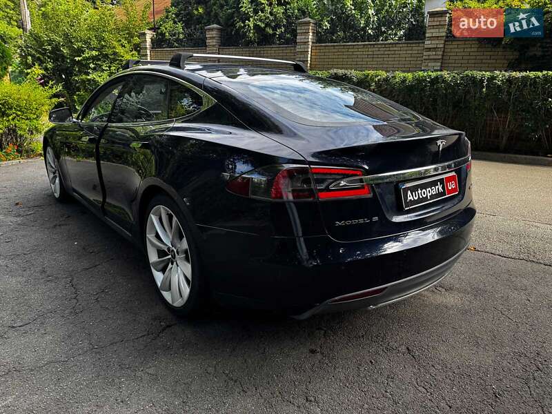 Лифтбек Tesla Model S 2015 в Киеве