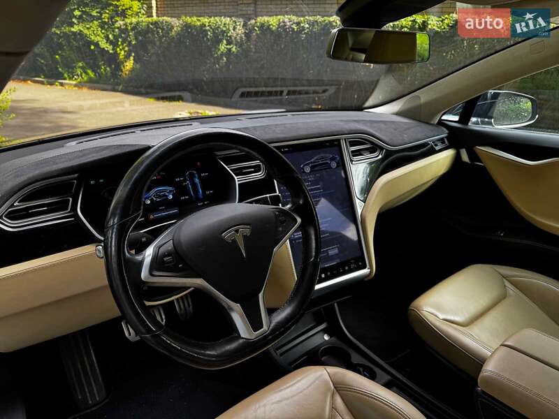 Лифтбек Tesla Model S 2015 в Киеве