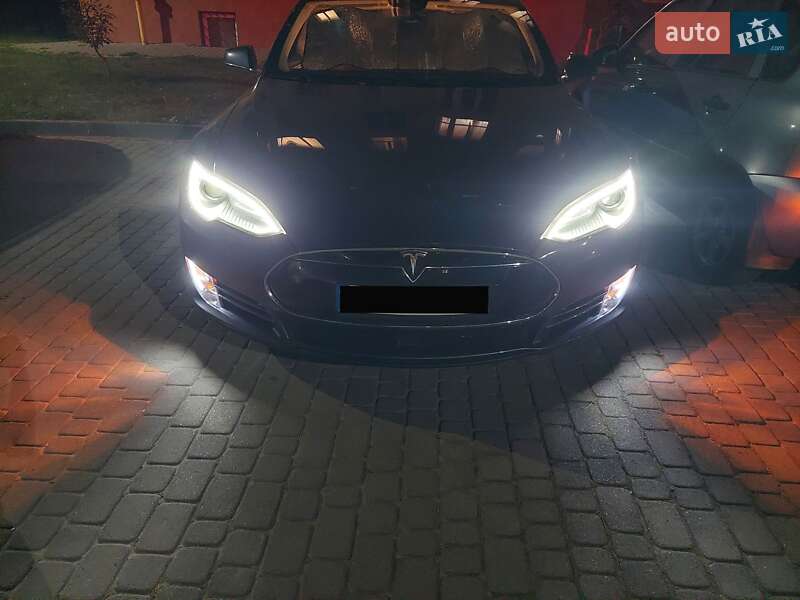 Лифтбек Tesla Model S 2014 в Тернополе фото 64 Лифтбек Tesla Model S 2014 в Тернополе