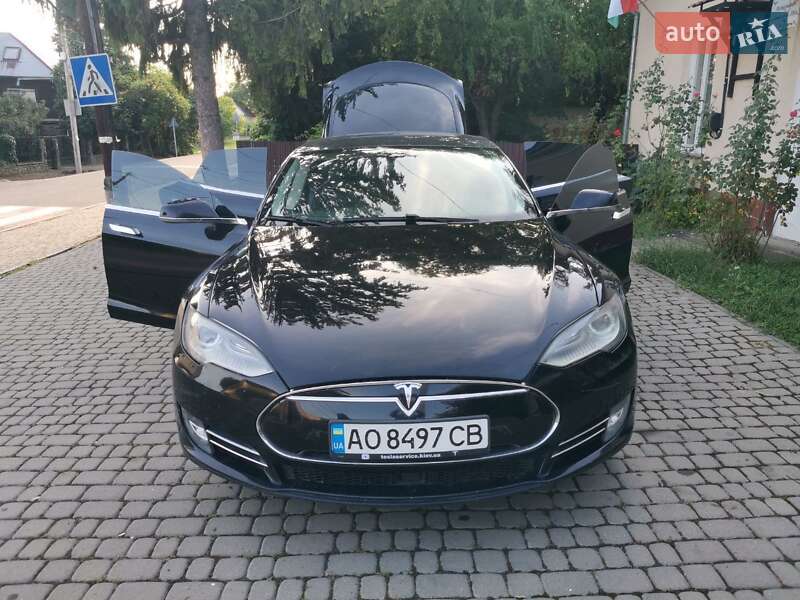Лифтбек Tesla Model S 2014 в Ужгороде